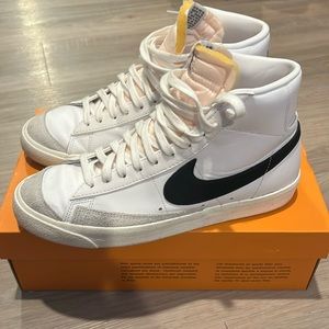Nike Women's White and Black High-Top Sneakers